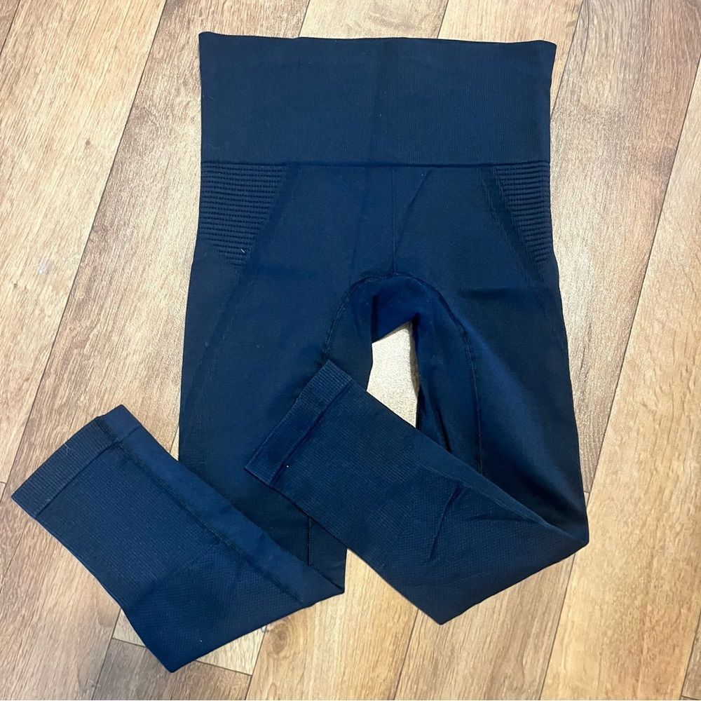 ATHLETA RECHARGE DRAWSTRING WAIST SEAMLESS STRETCH MESH CAPRI XS BLACK